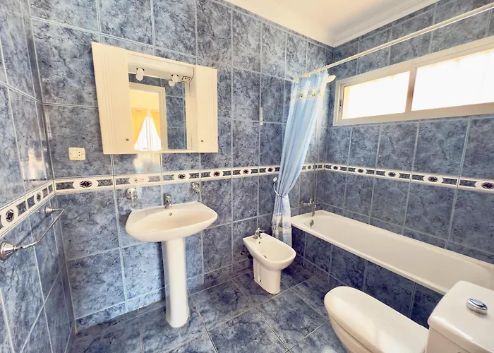 Azul Villa Callao Salvaje